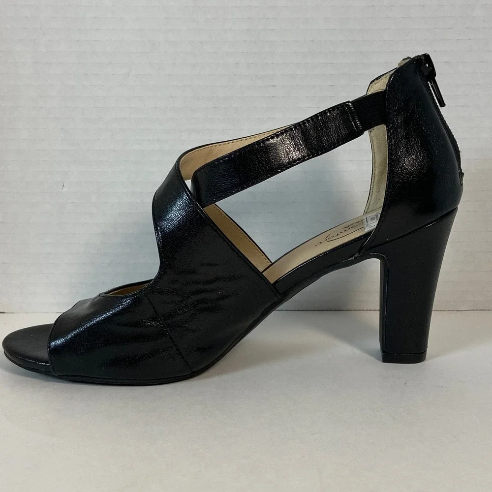 LifeStride Capri Vegan Leather Cross Strap Block Heel Sandal US 8 Timeless Style